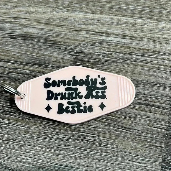 New motel  keychain - Picture 1 of 1